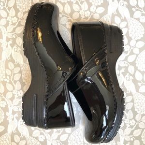 NEW Dansko Black Patent Leather Clogs 38